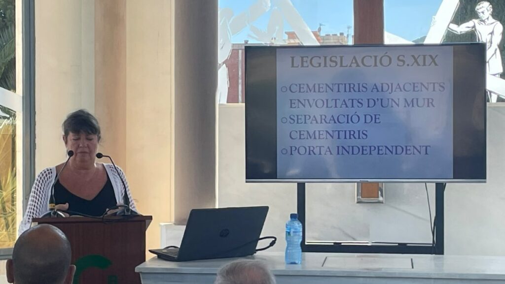 Noemí Cortès presenta l’estudi sobre la legislació del segle XIX dels cementiris protestants a la capella del Cementiri de Sant Andreu